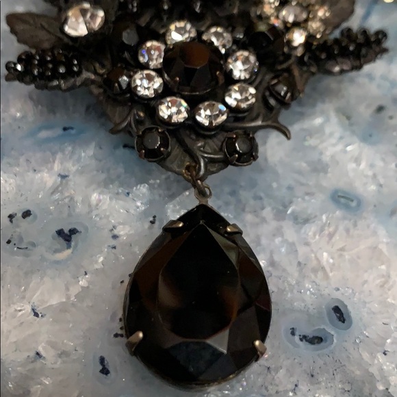 MIRIAM HASKELL BLACK GLASS BROOCH PIN - Picture 2 of 6